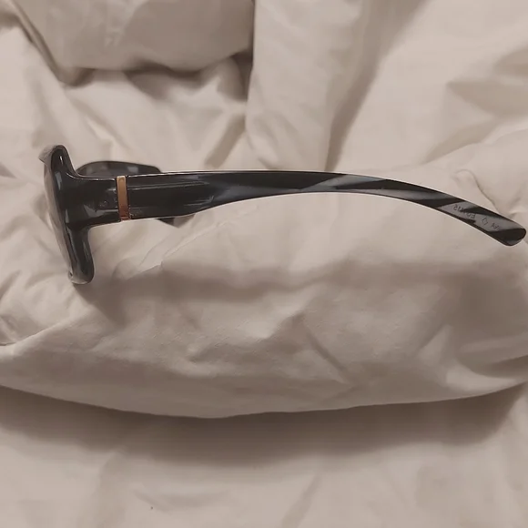 Foster grant sunglasses square shape grey tones but gold coloue at hinge - Picture 3 of 9